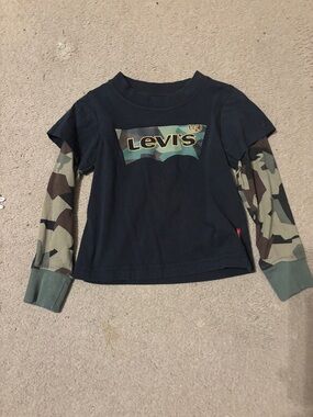 Levi's Black Long-Sleeve Tee with Camo Print Sleeves